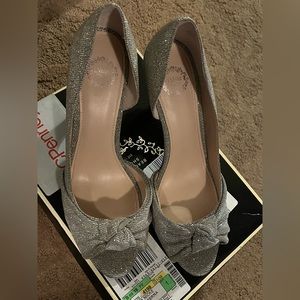 I. Miller Ferna Nickel 9.5 dress pumps with peep toes.